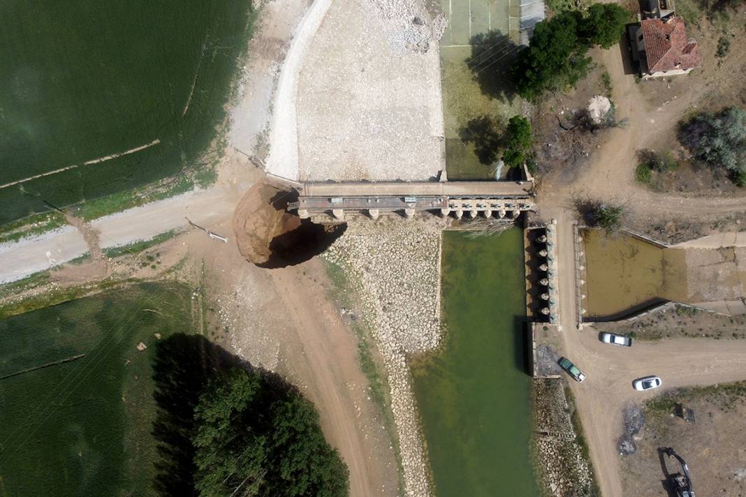 Konya'daki dev yarıklar korkuttu! 'Yer altından ses geldi" 6